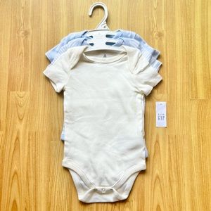 Gap baby bodysuit set
